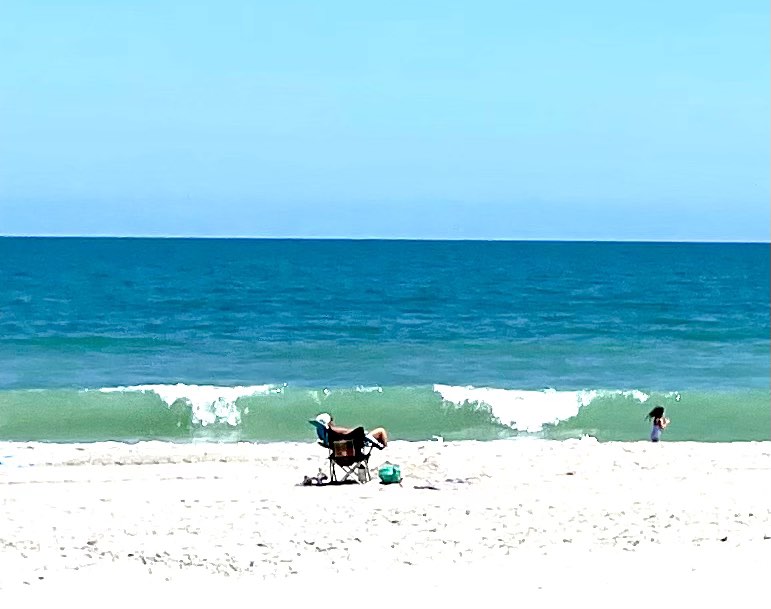 Carol Lee is enjoying a nice day at the beach and noticed the Caribbean blue water is back! She said she grew up in Conway and rarely saw it this gorgeous. Is anyone else seeing it?! #scwx #ncwx