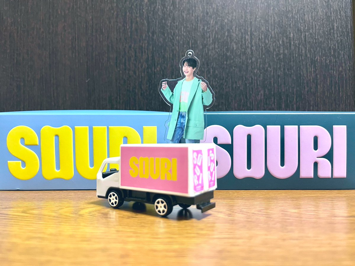 When I went to Thaniya branch on Feb., I saw Souri’s van🚚 
It was so cute and I made miniature🤭

If I can afford it, I wanna fly to Bangkok just for Souri’s macarons. I think its cuteness & deliciousness deserves travel from Japan to Bkk!💖

#SOURI #souribkk 
#winmetawin