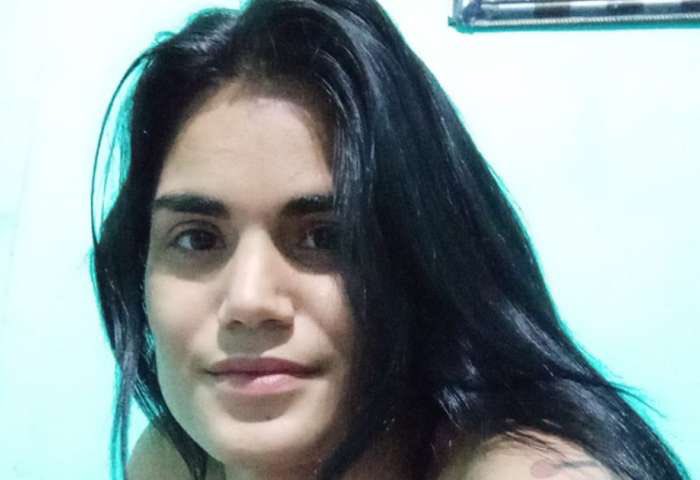En #Cuba hay una mujer y madre de una pequeña, condenada a 15 años de cárcel por grabar una protesta popular en Nuevitas… Mayelín Rodríguez Prado no solo fue exhibida como trofeo en la televisión nacional, también fue sometida a un juicio ejemplarizante.
#LaQueremosLibre