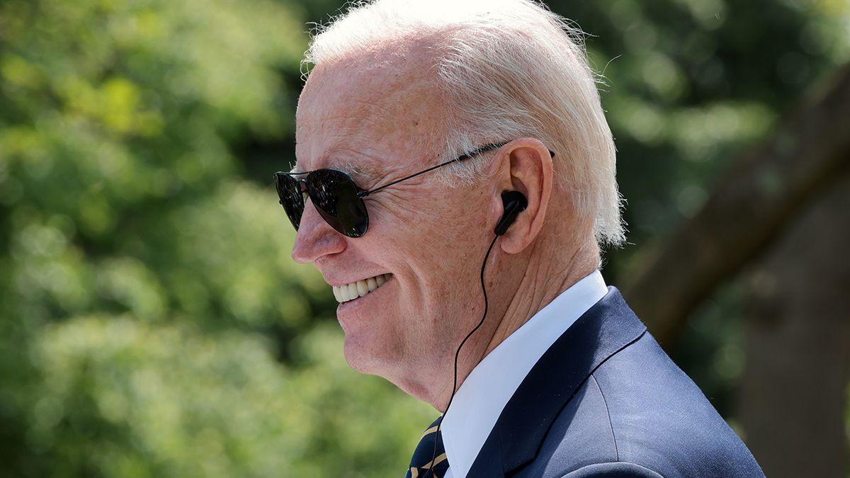 ❌ No, U.S. President Joe Biden didn't post a picture of a notepad on X (formerly Twitter) reading, 'I'm stroking my s--- rn.' snopes.com/fact-check/bid…