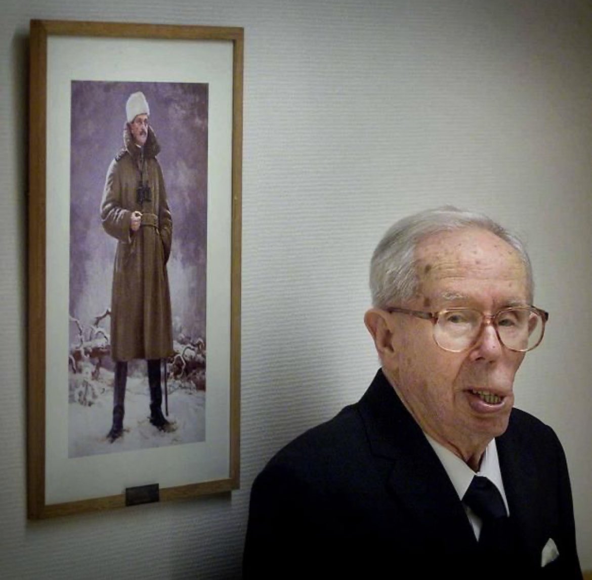 @Morbidful A rare photo of the legendary Finnish Sniper Simo Hayha ("the White Death") as an old man