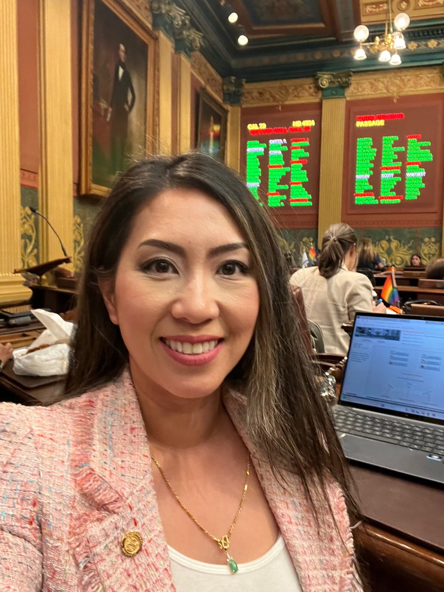 We did it! My first week in office was so exciting, full of challenges and extremely productive. Thank you for sending me to Lansing to work for the people! 🙏 #mileg #mommylegislator #staterepresentative