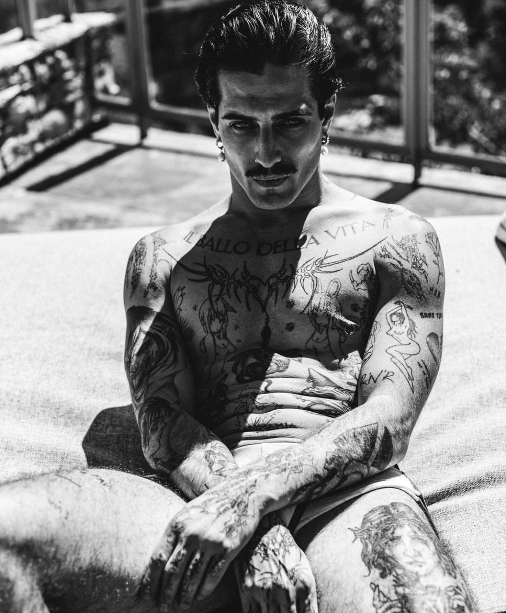 Tobiassmileyy's tweet photo. ARGHHH OH MY GOD HE'S SO BEAUTIFUL I CAN'T BREATH  I LOVE THAT MAN SO MUCH https://t.co/IOhuSsB2vj