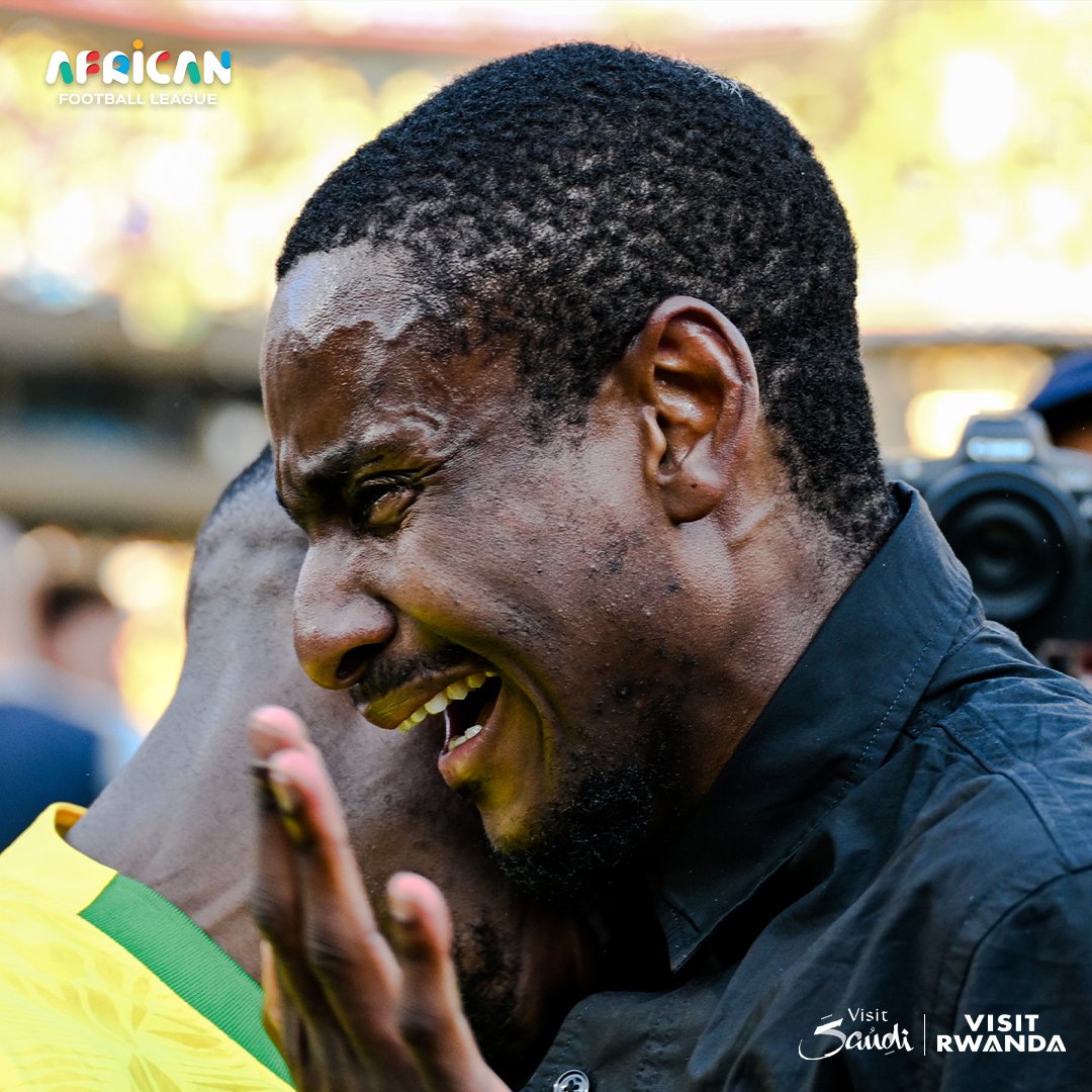 History made 🔥🔥🔥🔥😭😭😭 Coach Rhulani Mokwena is the first Mamelodi Sundowns head coach to lead Mamelodi Sundowns into a 5-1 victory against Kaizer Chiefs..