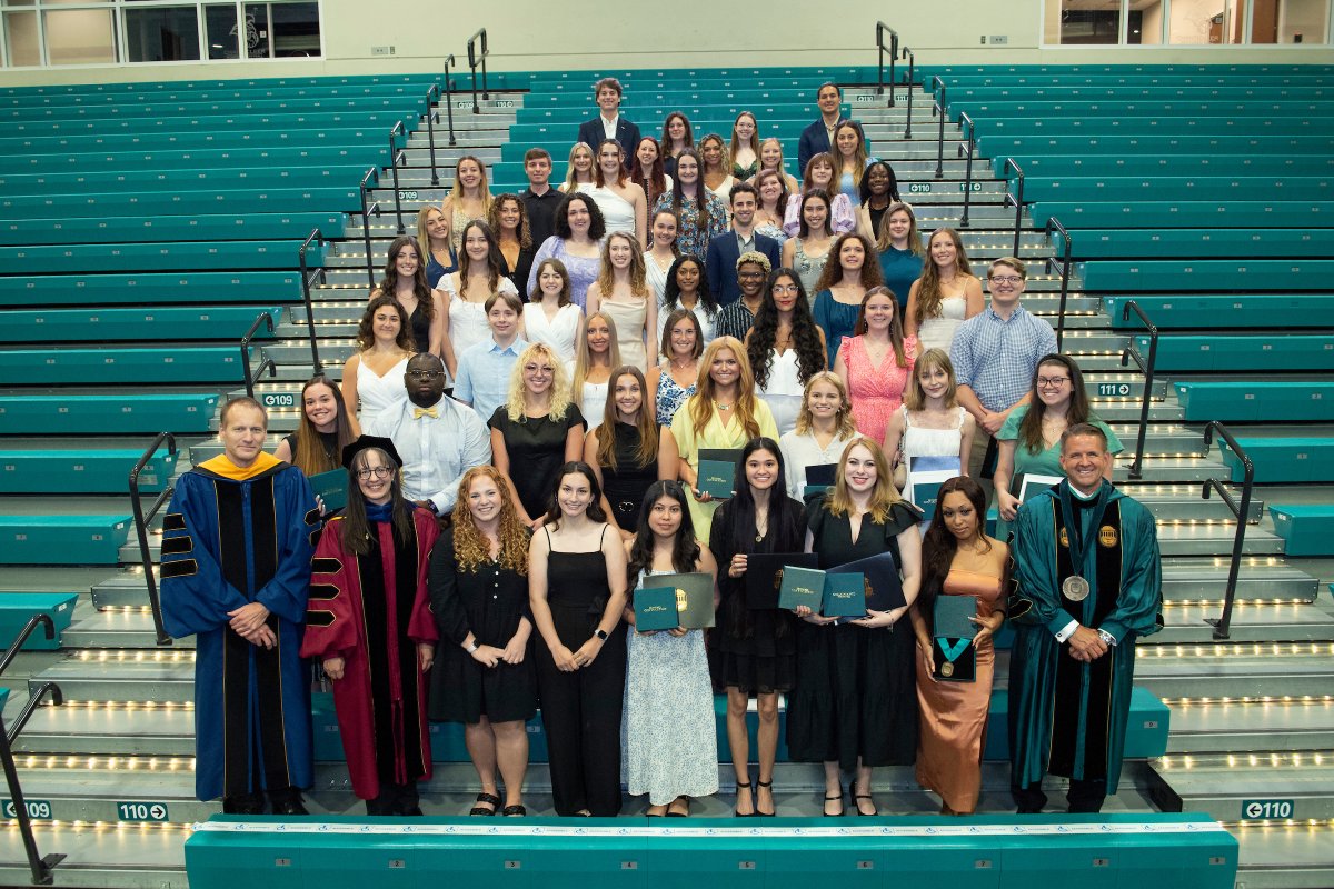 Give a round of 👏 for the #CCUGrads who received a college or departmental award, all of our @HTCHonorsCCU graduates, and members of the Dyer Fellows, Jackson Scholars, Swain Scholars, Teaching Fellows, and Wall Fellows.