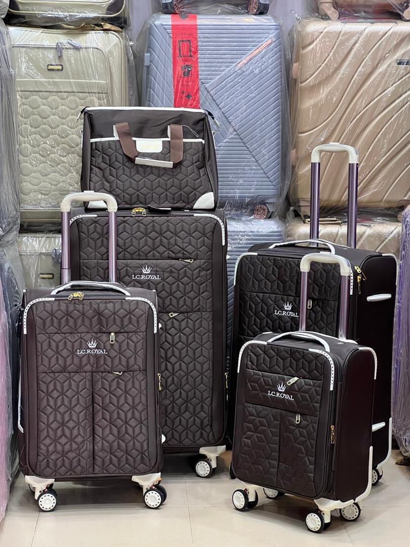 @bigmanfarouk Different types, designs of travel luggage. 120k only. Location is Abuja delivery is worldwide. Dm call or WhatsApp 08037370428