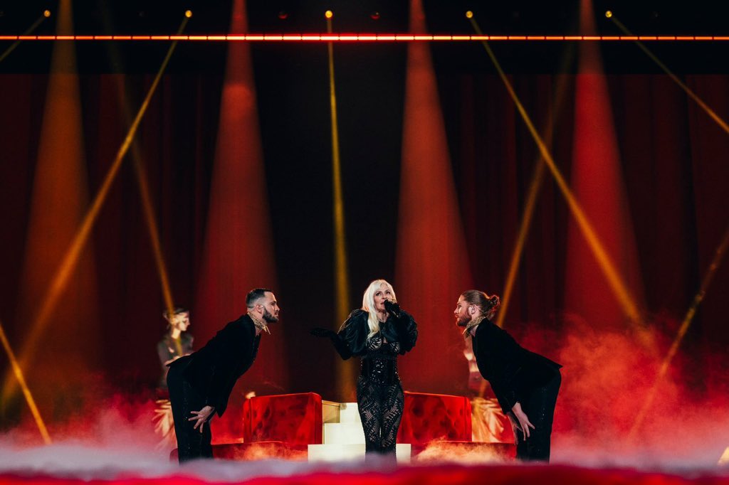 🇪🇸 A picture perfect ZORRA! 

🦊 Spain’s @Nebulossa_of are glowing in this gorgeous red and gold setting

📸 Alma Bengtsson/Sarah Louise Bennett/Corinne Cumming (EBU)

#Eurovision #Eurovision2024 #ESC2024 #Malmö #UnitedByMusic