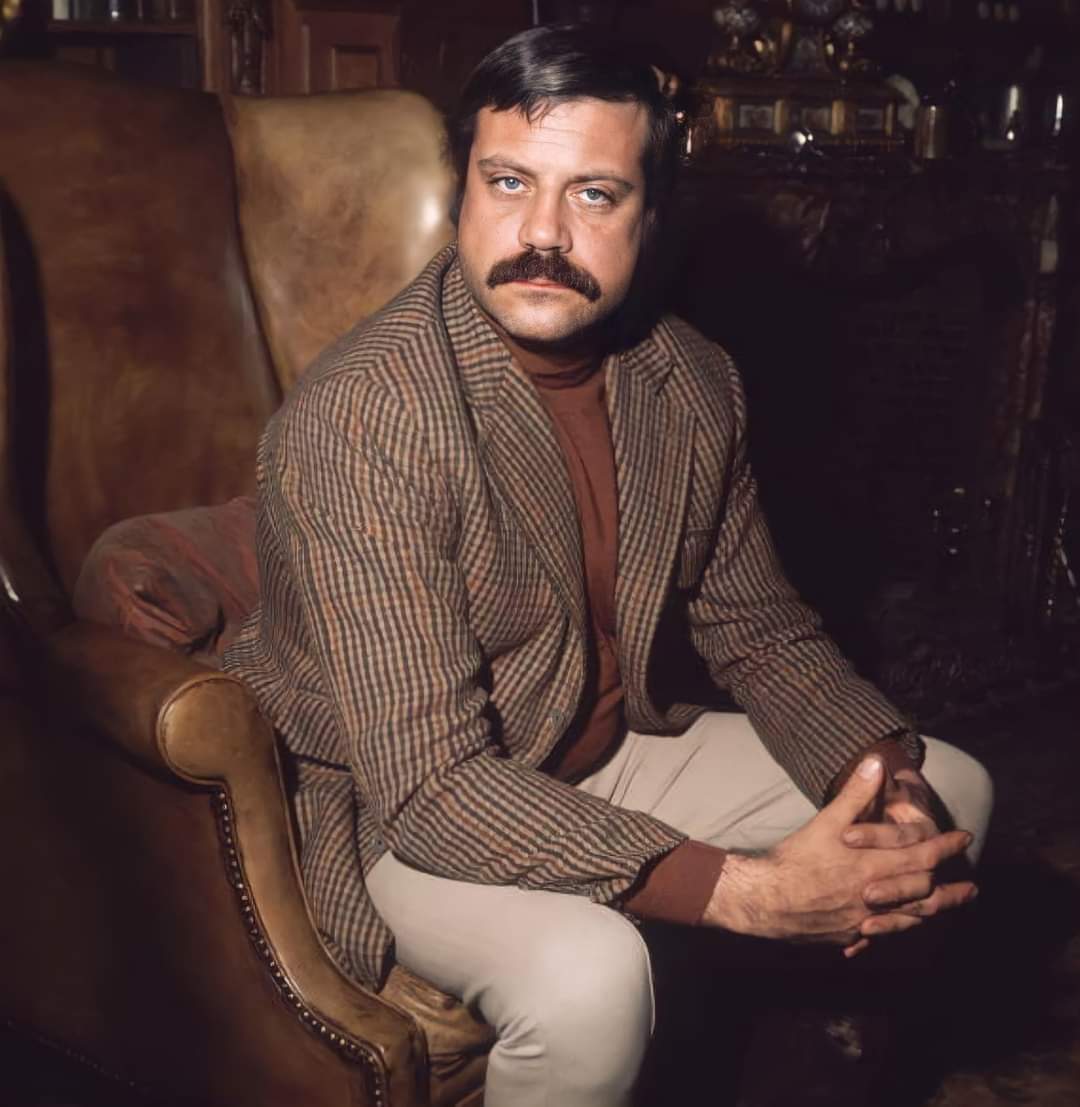 Remembering Oliver Reed who passed away on this date in 1999 😇🙏