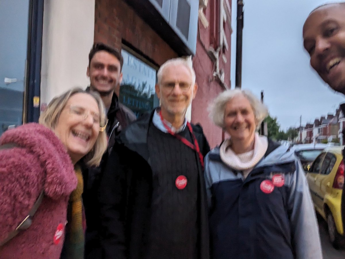 Support for @SadiqKhan, @JoanneMcCartney and @LondonLabour in Hermitage & Gardens has been phenomenal. Imagine what a Labour Mayor backed by a @UKLabour government could achieve!