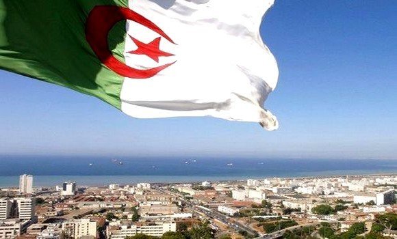 المشهد الإعلامي الوطني يواكب مسار بناء #الجزائر_الجديدة 🔗aps.dz/ar/algerie/161…