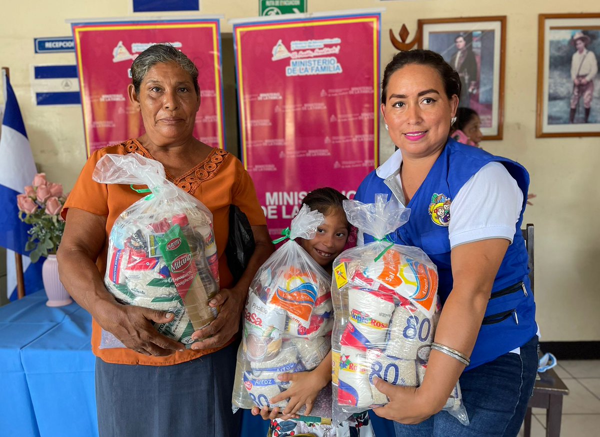 #AHORA || En Cárdenas, municipio de Rivas, Ministerio de la Familia entrega paquetes alimenticios a protagonistas de partos múltiples. #4519LaPatriaLaRevolución #MásVictoriasMásBienestar