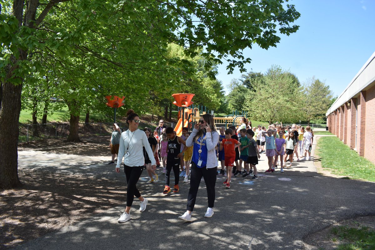 Hampton_Talbots's tweet image. Wednesday was a picture-perfect day for some exercise at Central Elementary as students participated in Project ACES (All Children Exercising Simultaneously).

Poff and Wyland’s Project ACES activity will take place next week. Stay tuned for photos!