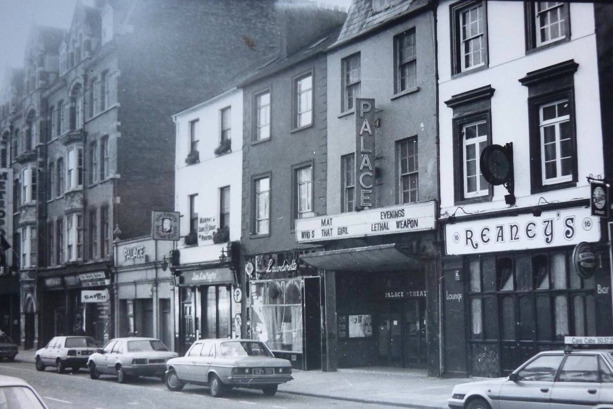 This is MacCurtain Street in 1987 (Who's that Girl is showing in the Palace @EverymanCork) #LoveCork #PureCork #CorkLike #FlashbackFriday📸Golden Age of #Cork Cinemas