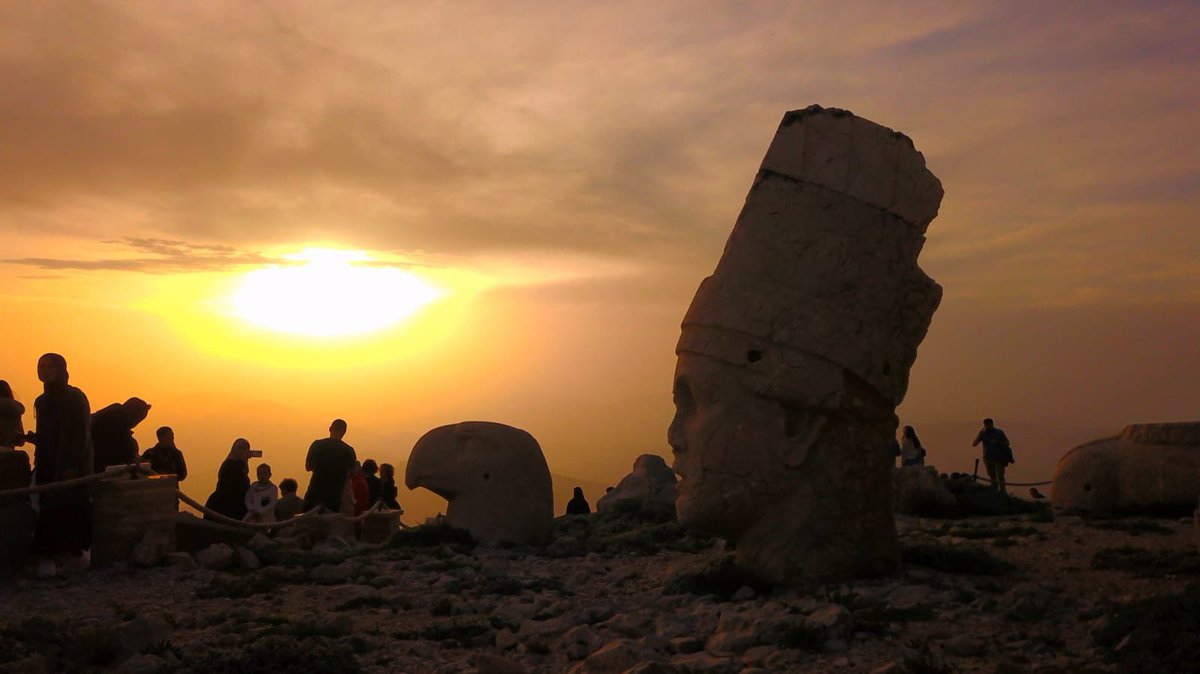 Ayağa kalkmayı başaracağız, çünkü içimizdeki ışık etrafımızdaki  karanlıktan daha güçlü.