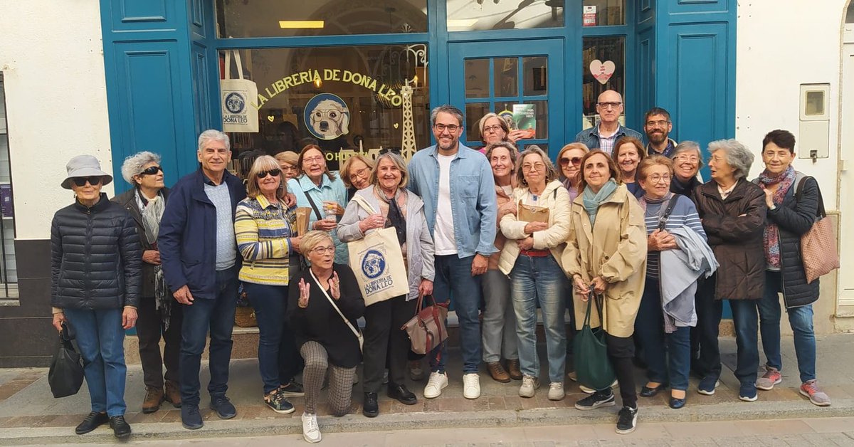 🌐Jornada de convivencia de los voluntarios de #ManosUnidasValencia con las compañeras de la comarcal de #Buñol. 🤝Un día intenso para conocer el patrimonio de la localidad, charla de formación, comida de hermandad y visita a la librería de Doña Leo, de Máximo Huerta.