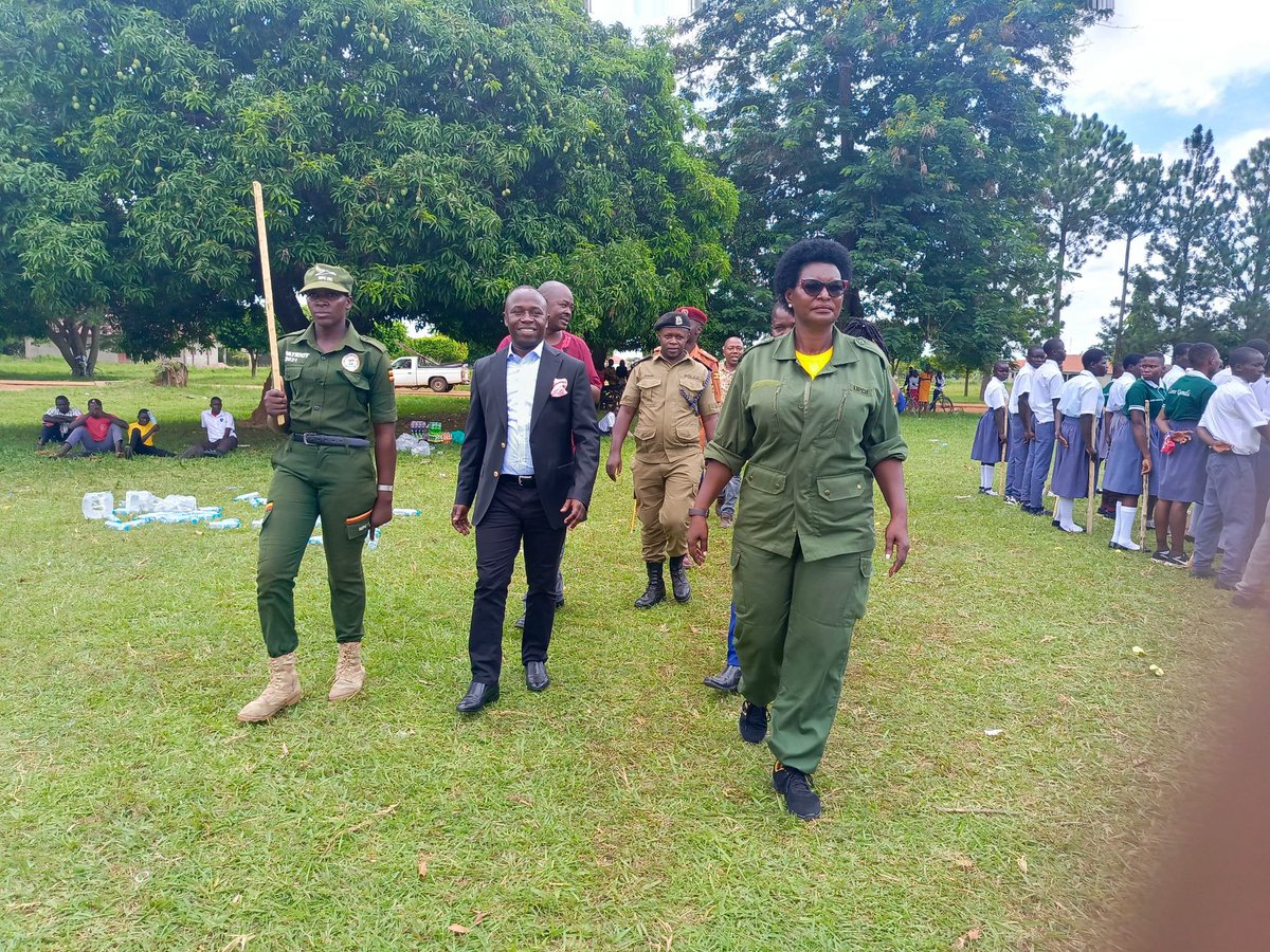 Thank you my brother @OgwangOgwang for accepting our invitation to grace the pass-out of over 1400 students who have been understanding patriotism training in Serere District. Patriotism is necessary because it encourages love for ourselves and plays unifying factor for dev't.