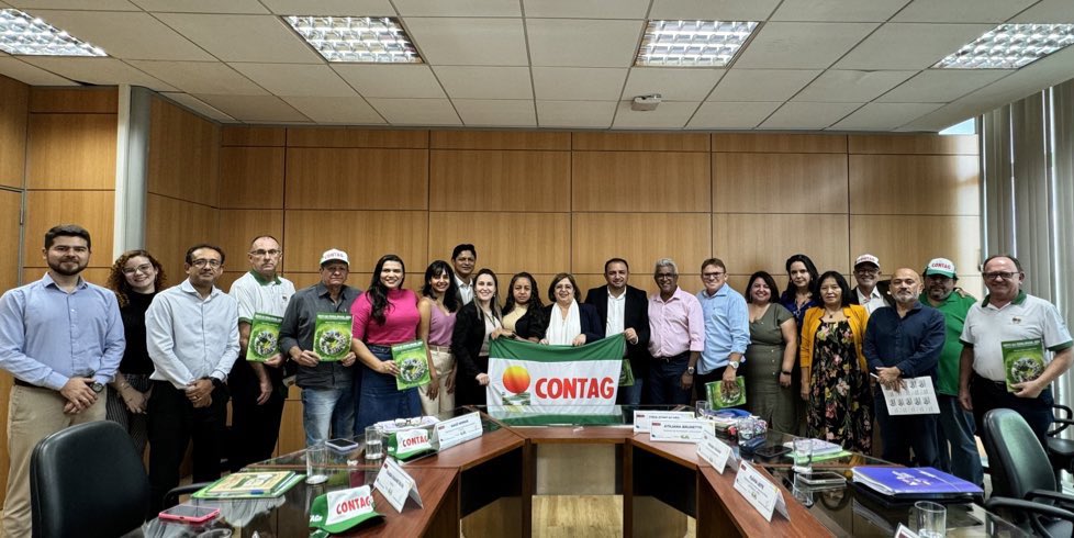 A ministra Cida Gonçalves se reuniu com a secretária de mulheres da CONTAG, Mazé Morais, e outros representantes estaduais da organização sindical para discutir sobre a Marcha das Margaridas e a mobilização 'Grito da Terra'.