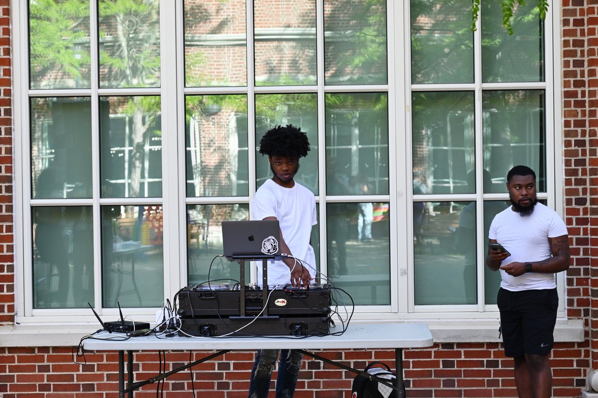 Sophomores at #UMES celebrated with a Refresh at the SSC! 🍹🦅Stay tuned for more events before the semester ends! 👀📢#HawkPride