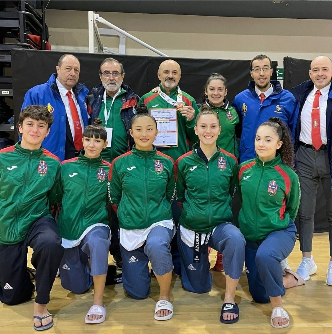 🥋 #TAEKWONDO

🔴🟢⚪️ Una delegación de la Federación de Euskadi de Taekwondo compuesta por 2⃣0⃣ deportistas participará este sábado en el Campeonato de España de Poomsae adulto por autonomías 2⃣0⃣2⃣4⃣ que se celebra en Monforte de Lemos. 

📸 @EUSKAL_KIROLA

#EuskalKirola #EKTB