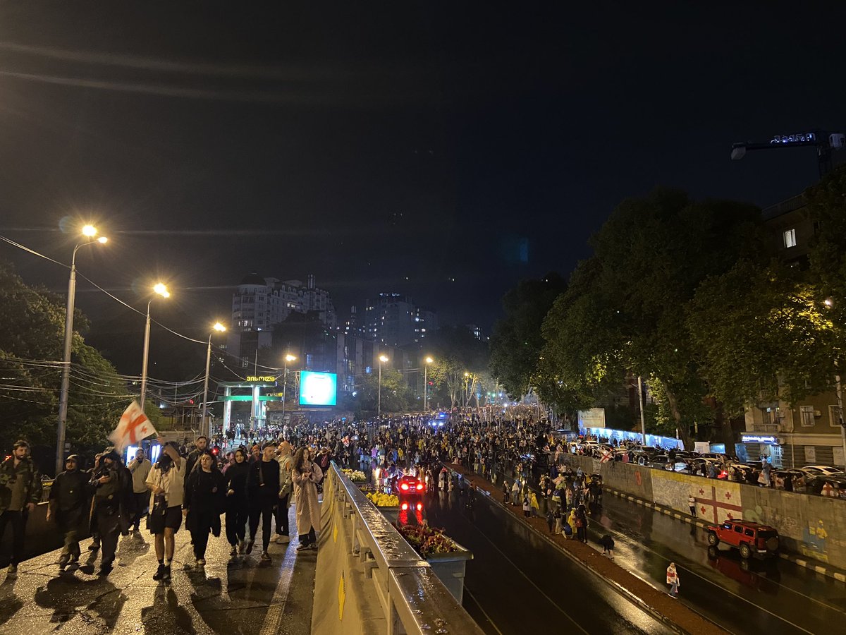 Unprecedented, extremely emotional. Heroes Square. We protected our people from police attacks here and paralyzed the city. 'Every road shall be blocked except the one to 🇪🇺!' #Georgia 🇬🇪 #NoToRussianLaw #TbilisiProtests My photos too, quite proud.