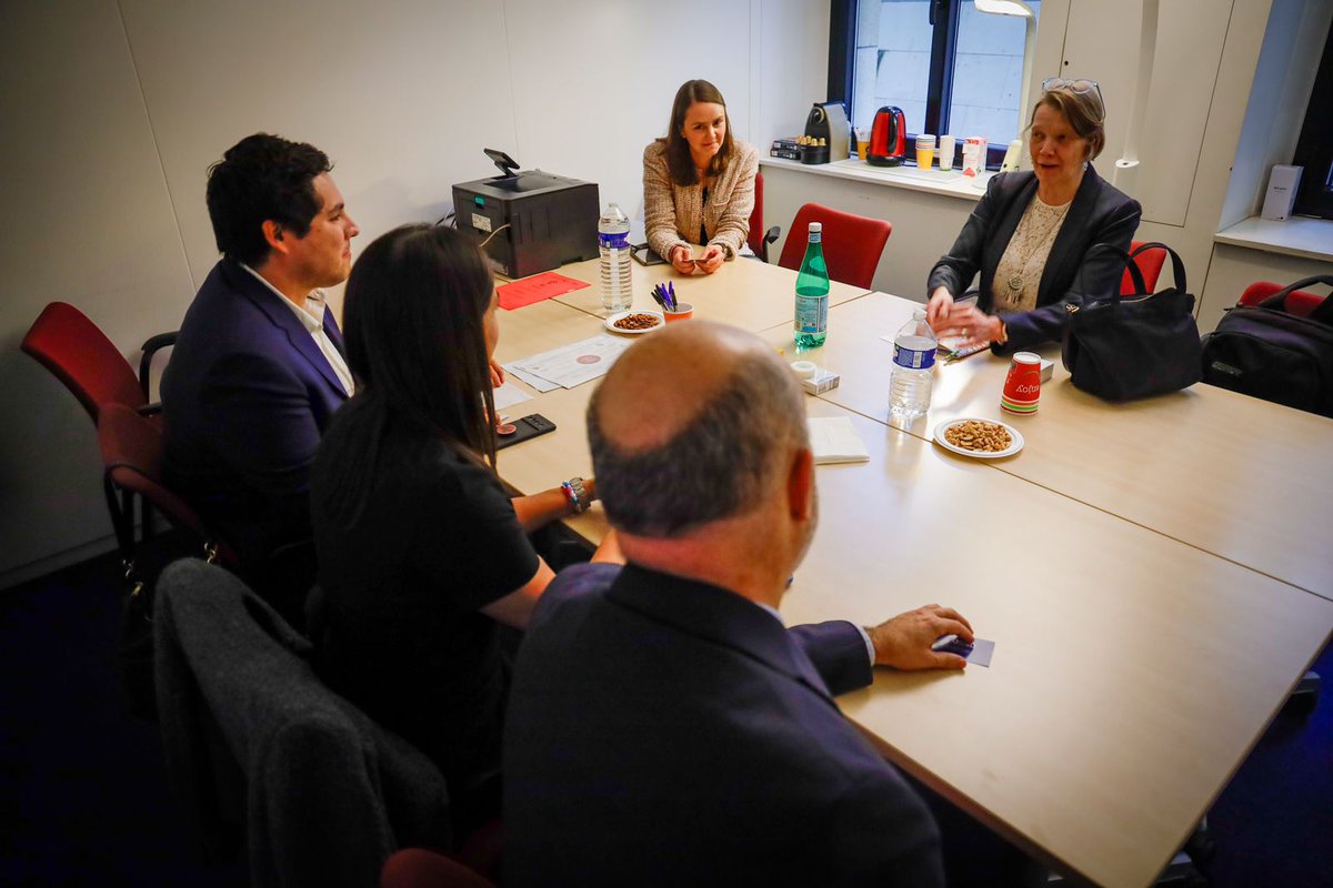 Carlos Castillo Perez (@cjcastillop) on Twitter photo En el marco del Consejo Ministerial de la OCDE, acompañe a <a href="/GSandovalSalas/">Gloria Sandoval Salas</a>, en una reunión con la Jefa del Secretariado del Foro Internacional para TOSSD <a href="/JuliaBenn_/">Julia Benn</a> para acordar el ingreso de México como miembro oficial de este foro, y discutir áreas de colaboración. En el marco del Consejo Ministerial de la OCDE, acompañe a <a href="/GSandovalSalas/">Gloria Sandoval Salas</a>, en una reunión con la Jefa del Secretariado del Foro Internacional para TOSSD <a href="/JuliaBenn_/">Julia Benn</a> para acordar el ingreso de México como miembro oficial de este foro, y discutir áreas de colaboración.