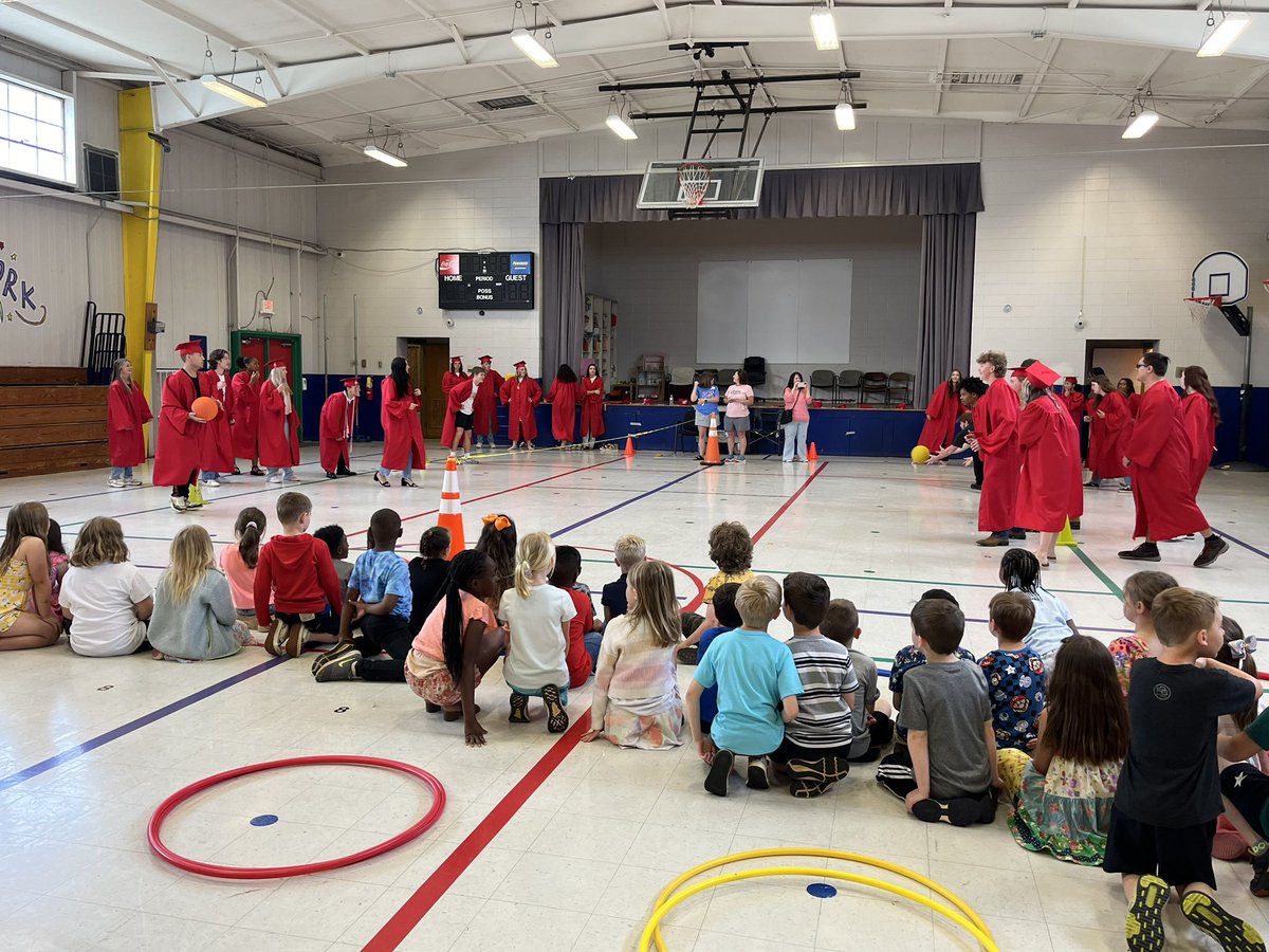 One of my fav @HazelGreenHigh senior activities is the Senior Walk - I was able to go to @WGBulldogs & @lfespanthers today. It is so exciting to watch these seniors visit their elementary schools. Some even got a chance to play cone sweep one more time. #TrojanPride #TrojanNation