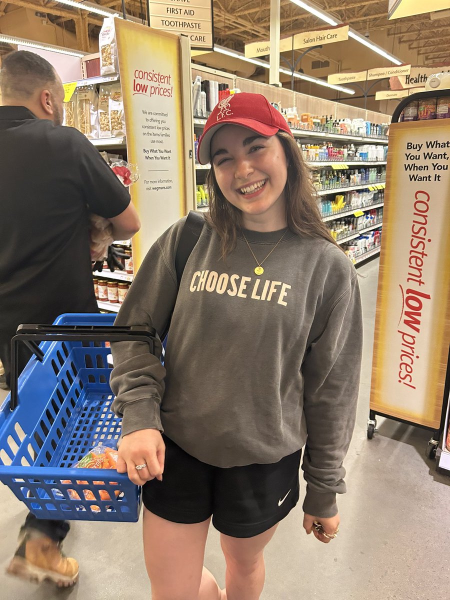 Grocery shopping at East Ave Wegmans last night & look at the ray of sunshine I met? A recent college grad filled w warmth, love & hope for her generation. (Wearing that sweatshirt, of course I had to meet her!🙏💖)