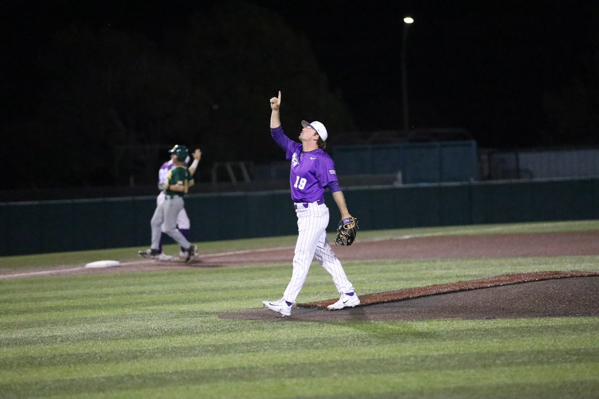 ACU_Baseball tweet picture