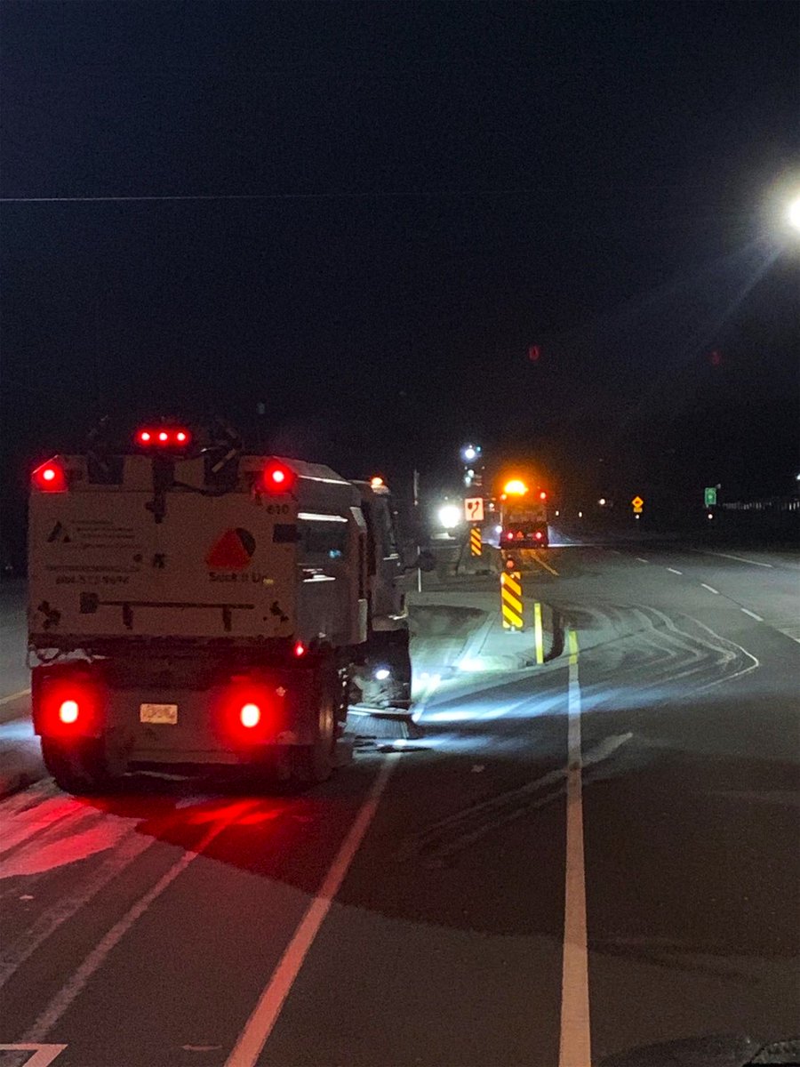 Spring sweeping continues in the #LowerMainland🧹

Tonight watch for sweeping equipment on:

#BCHwy1 #PortMannBridge
Cape Horn area

Slow down and obey signage. #SlowDownMoveOver @TranBC_LMD