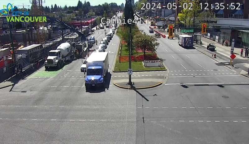 12:43 #VancouverBC 
Ongoing roadwork at the intersection of Cambie and 41st. 
Lane closures all directions but heavy on Cambie northbound today.