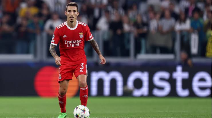 Álex Grimaldo's debut season for Bayer Leverkusen:

46 games, 11 goals, 18 assists.
#Bayernleverkusen #B04