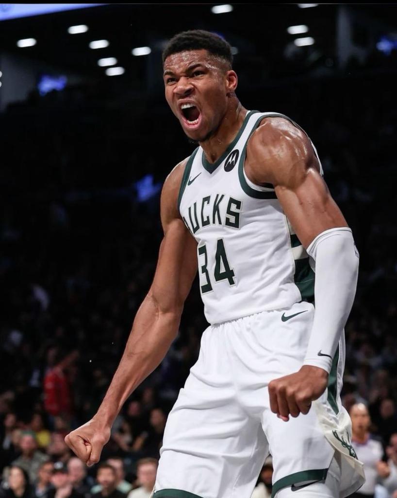 Giannis stats in his last 2 Game 6s 47.0 PPG 17.0 PPG 4.0 APG 3.0 BPG 91.2% FT Predict his tonight's statline (if he plays) :