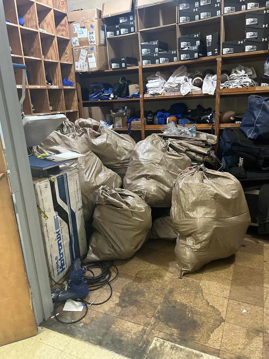 Another recon bagged and ready to go. Thank you @HamptonFootball for trusting Schutt with your helmet recon needs! #ForeverForward #BuiltforBattle