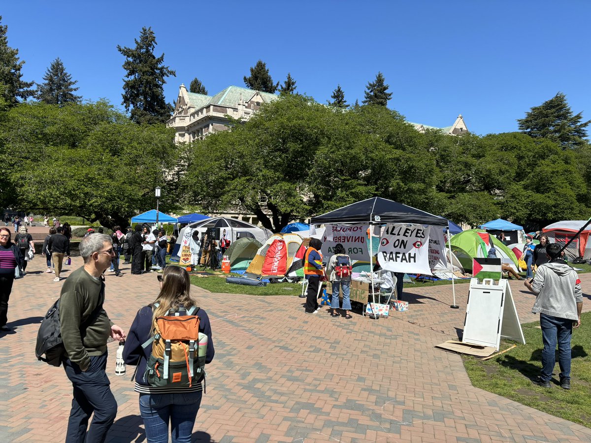 real_neely's tweet image. Worst renaissance fair ever.  @UW #trantifa #israelwins