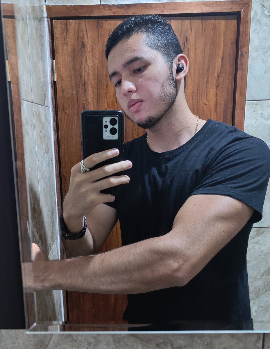 elDanielGT's tweet photo. Hola, jueguen Roblox. ✨ https://t.co/gIGl3NZ3uJ