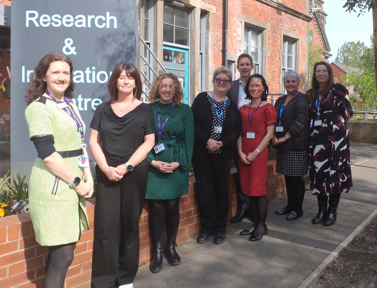 Thank you @A_Austin4 @NHSEngland for visiting us at @LTHTResearch & @crf_leeds We were delighted to discuss & share #Research & #Innovation good practices at @LeedsHospitals 😀