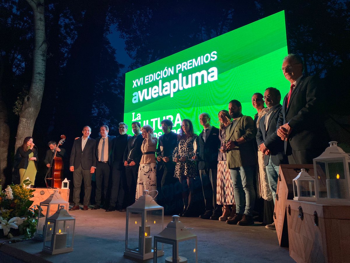 🪶Clausuramos los XVI Premios Avuelapluma y agradecemos a todos los premiados, instituciones, patrocinadores, invitados... Ha sido un placer teneros esta maravillosa noche.

Como dice Conrado Gómez: "La cultura debe ser ese refugio de paz donde podamos descansar"

#PremiosAVP2024