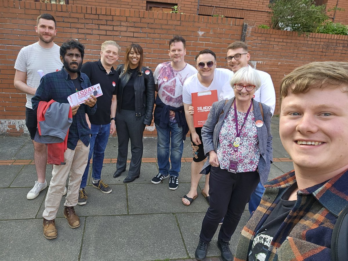 Getting out the vote with this amazing team of supporters! Thank you to all those who have already been ans voted 🗳🌹 #PiccadillyWard #VoteLabour