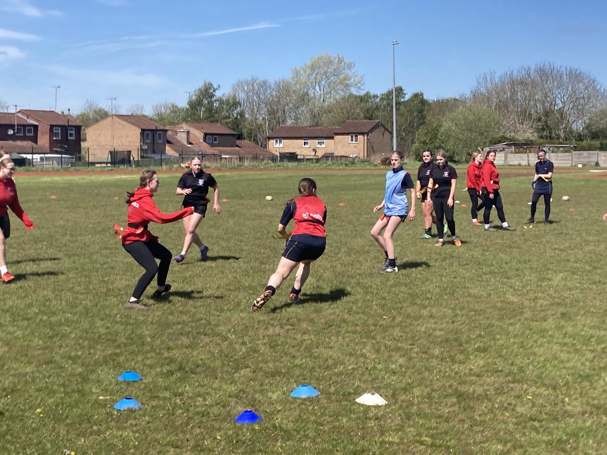 Last week, groups of KS3/4 girls from @WPSPhysicalEd @SponnePE @KBuccleuchA & @northacadPE came along to a #LoveRugby Leaders Day led by @RFU Coach Developers! The girls learnt Skill Zone and Game Zone activities in prep to lead & inspire at our #LoveRugby Festival next month!