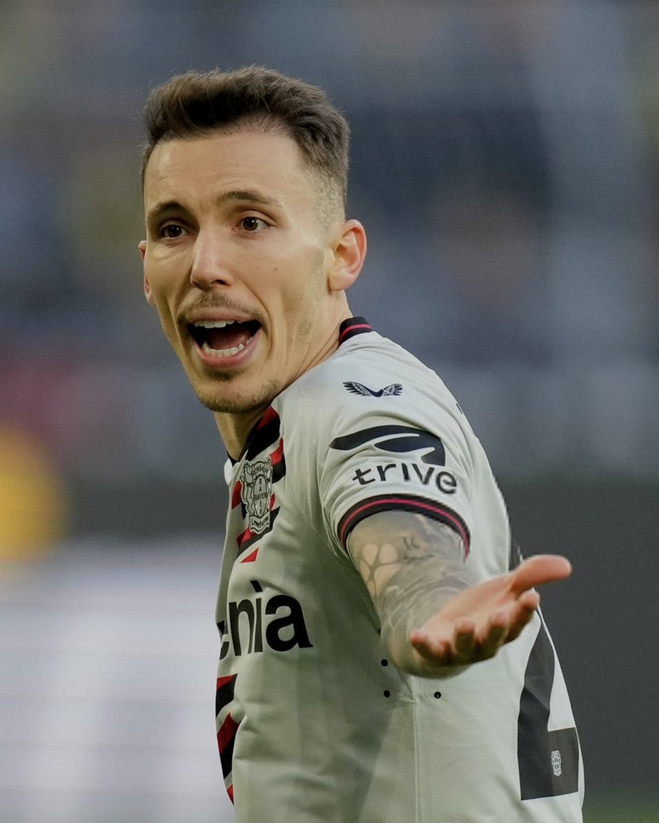 🇪🇸 Álex Grimaldo for Bayer Leverkusen this season: 👕 46 matches ⚽️ 11 goals 🎯 18 assists Not bad for a wing-back. 🥵🔥