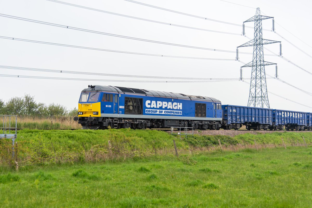 Absolutely thrilled I had the chance to get out and catch this today, I did in fact see 028 at Leicester in August last year, but to see a 60 working in Kent has been on my bucket list for quite a while! 60028 passing Milton Range working 6Z71 1035 Grain –> Willesden Dc Rail… 👍