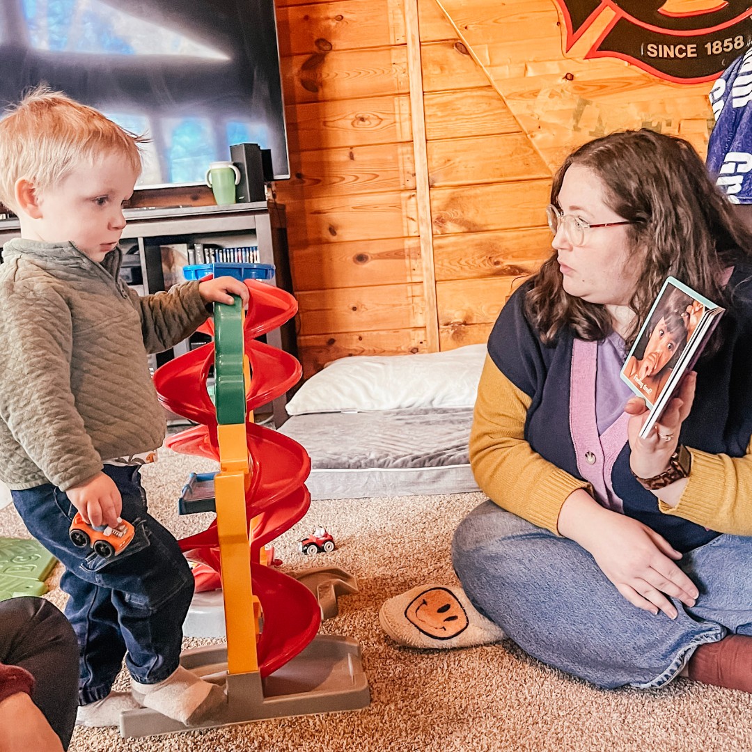 #EveryDayatGPAEA 🧡 Check out these sweet snaps featuring an Early ACCESS parent using books equipped with Dialogic Reading scripts from the Family Educator Partnership (FEP). EA Staff use these books to coach families on engaging in shared reading with their children. #iaedchat