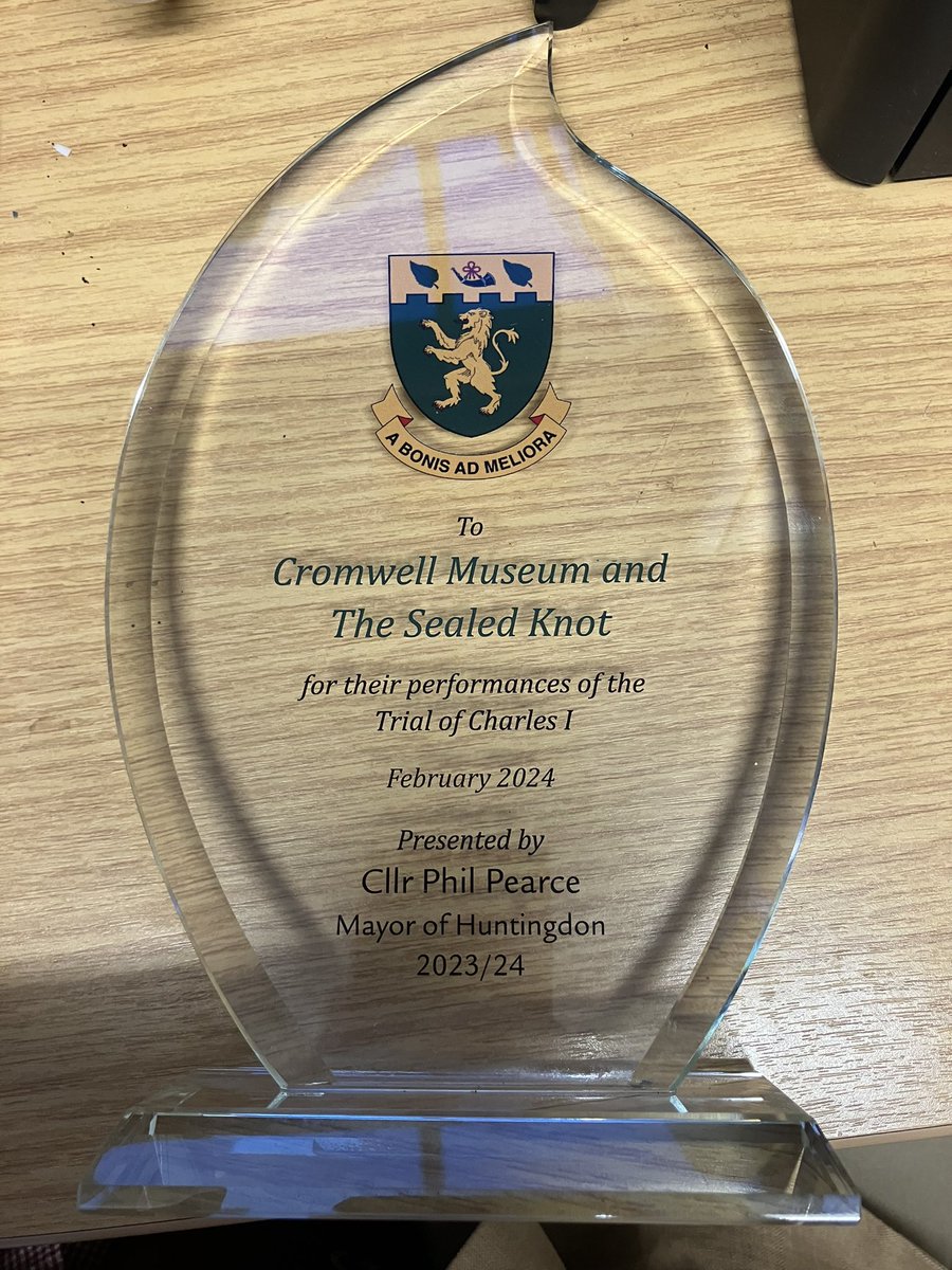 Delighted to have been given a civic award this evening by the outgoing Mayor of Huntingdon, Cllr Phil Pearce, for the Trial of Charles I drama event we staged earlier this year in association with our friends from @SK_Pickerings of the @Sealed_Knot. Much appreciated! 😀
