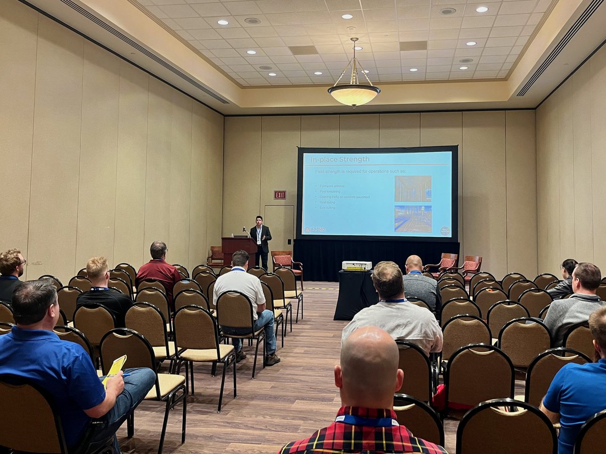 🎤 Giatec's very own Icaro, Manager, Engineering Solutions, had the wonderful opportunity to speak at the AGC of Missouri (AGCMO) AEC TechCon! Check out the highlight from his presentation. 📸 #Roadshow #SmartRock #Presentation