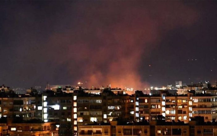 🔴⚡️URGENT : L’aviation israélienne bombarde en ce moment la banlieue de la capitale Damas, Syrie.