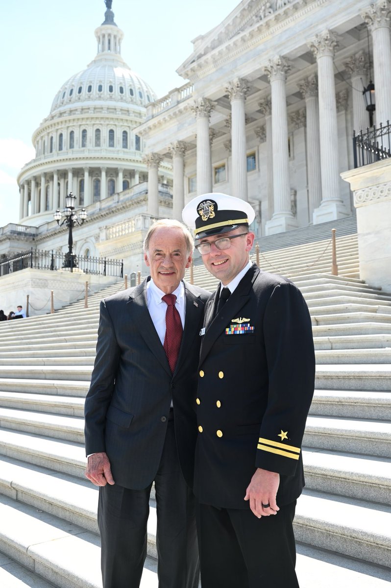 Today I met the 2024 Submarine Junior Officers of the Year. As a @USNavy veteran myself, it was great to speak with these folks recognized for their seamanship — and a special honor to speak with Lt. Tullie St. John, who is currently serving on the USS Delaware!