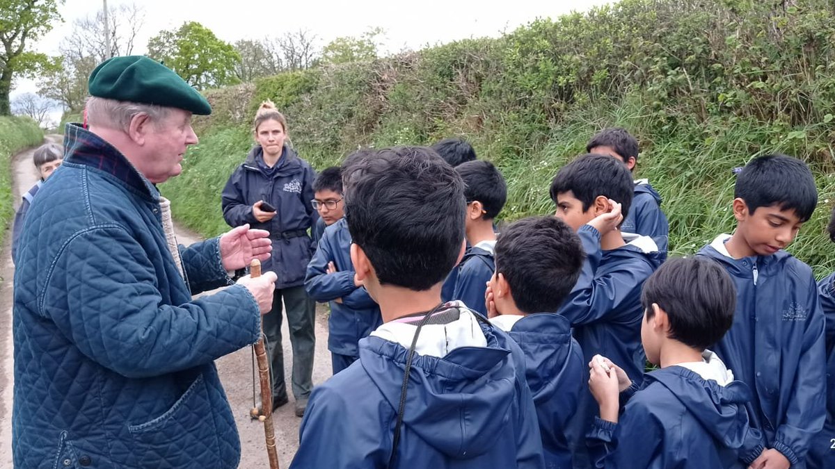 The most gifted of storytellers, what a privilege to bump into our friend <a href="/MichaelMorpugo/">Michael Morpugo</a>. The day got even better when he came back to read the boys a bedtime story. What a wonderful end to a magical day <a href="/farmersforaweek/">Farms for City Children</a>.🌟✨

#bedtimestory
#farmlife