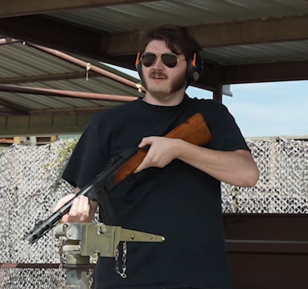 snvffilm's tweet image. fat hairy men w guns save me… save me fat hairy men w guns