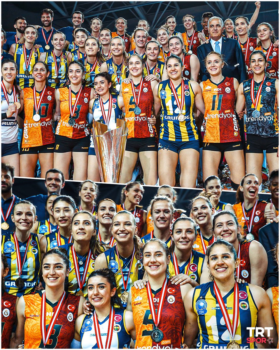 2 Mayıs 2017 🔙 Tarihte bugün: 👇

🏆 Sultanlar Ligi'nde 2016-2017 sezonu final serisinde ezeli rakibini geçen sarı lacivertliler, şampiyon oldu.

📷 Törende birlikte poz veren Fenerbahçeli ve Galatasaraylı voleybolcular, tarihi bir görüntüye imza attı.