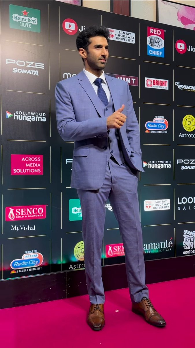 baby jaan and his love for three piece suits... ✨️💙

#AdityaRoyKapur